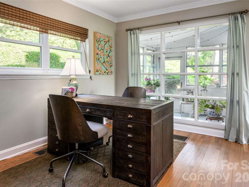 114 Cambridge Road, Asheville, NC 28804.  MLS# CAR4415783, YatesRealty ID 45672. 