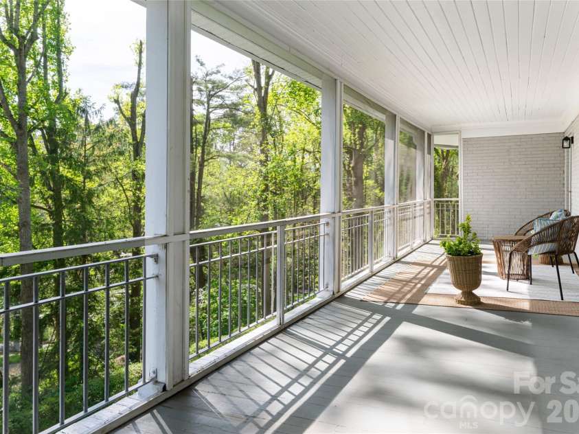 114 Cambridge Road, Asheville, NC 28804.  MLS# CAR4415783, YatesRealty ID 45672. 