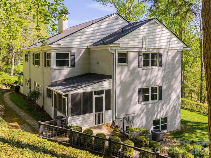114 Cambridge Road, Asheville, NC 28804.  MLS# CAR4415783, YatesRealty ID 45672. 