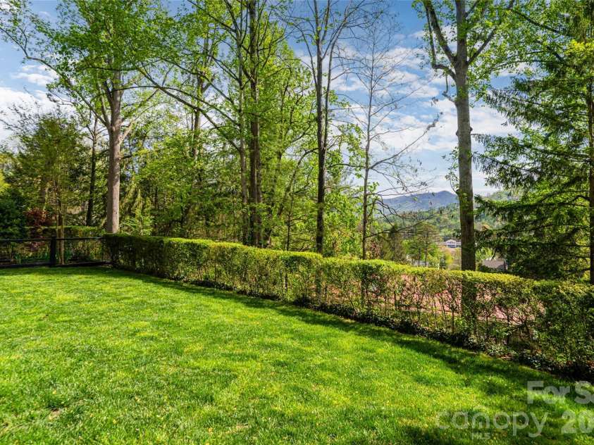 114 Cambridge Road, Asheville, NC 28804.  MLS# CAR4415783, YatesRealty ID 45672. 