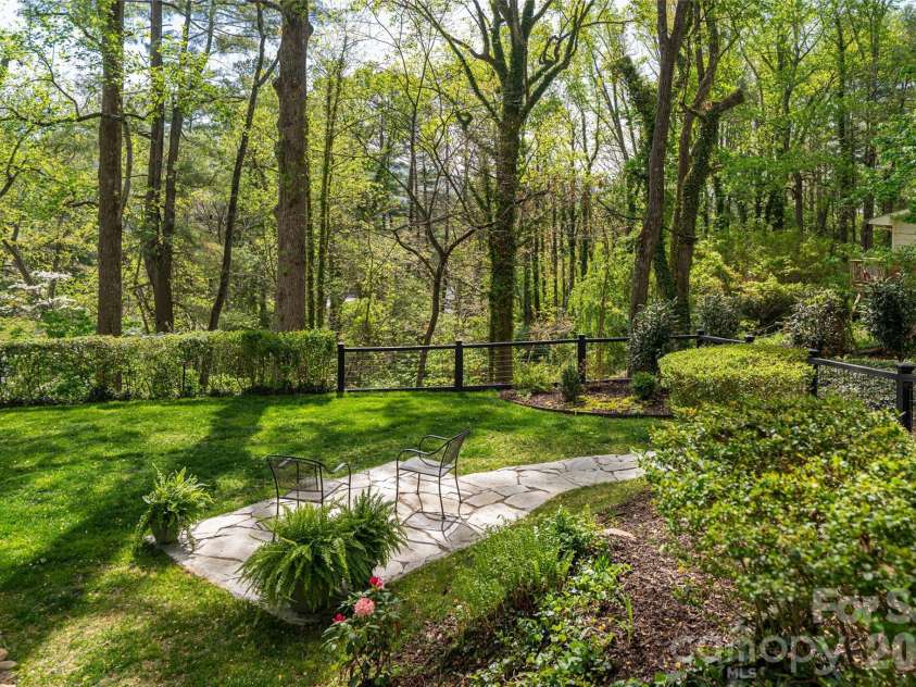 114 Cambridge Road, Asheville, NC 28804.  MLS# CAR4415783, YatesRealty ID 45672. Flat, fenced yard