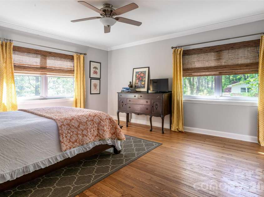 114 Cambridge Road, Asheville, NC 28804.  MLS# CAR4415783, YatesRealty ID 45672. Main level bedroom