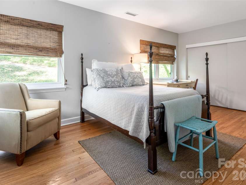 114 Cambridge Road, Asheville, NC 28804.  MLS# CAR4415783, YatesRealty ID 45672. Upper bedroom