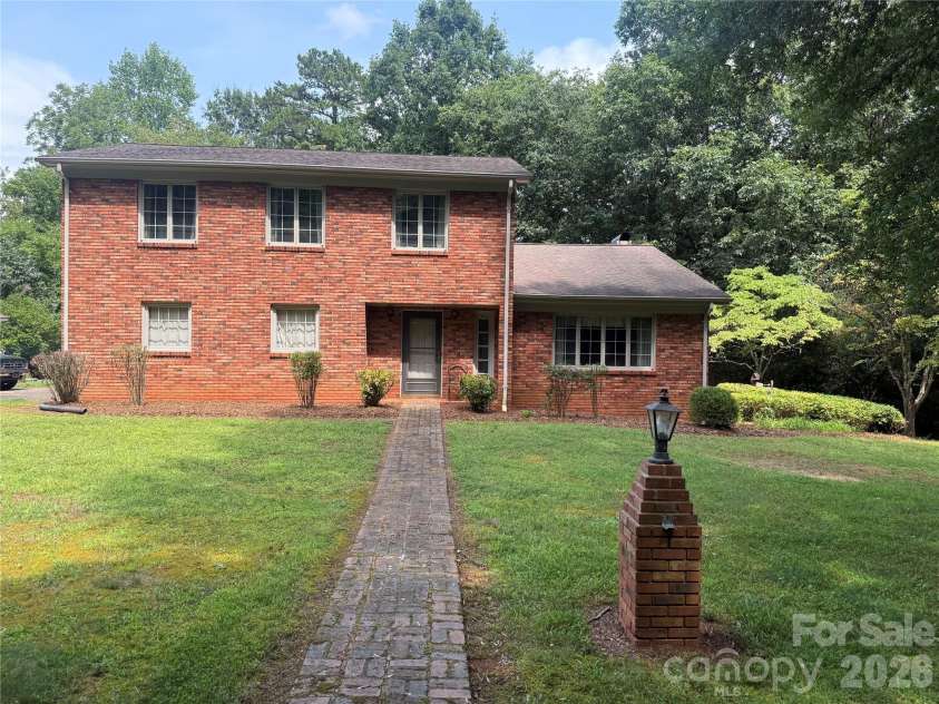 2015 39th Avenue, Hickory, NC 28601.  MLS# CAR4416463, YatesRealty ID 45674. 