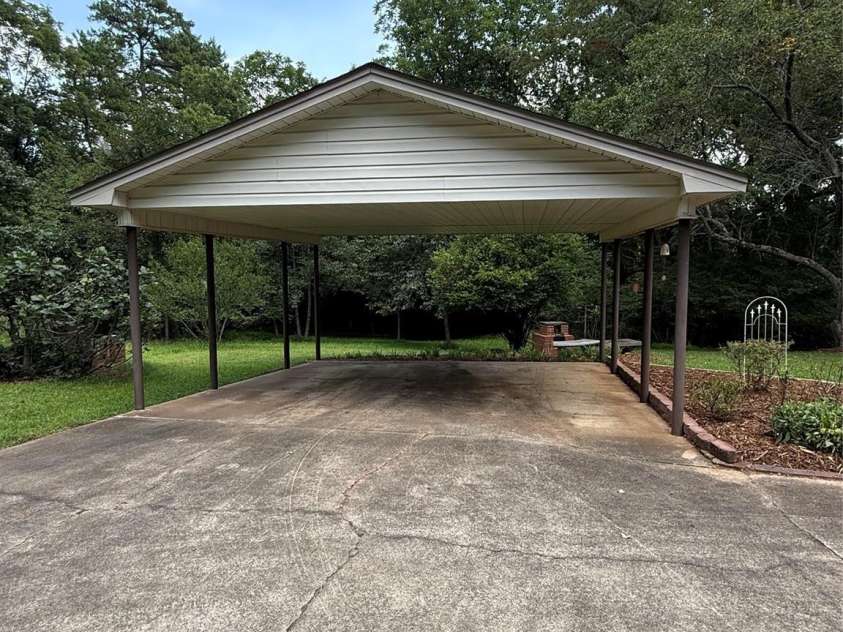 2015 39th Avenue, Hickory, NC 28601.  MLS# CAR4416463, YatesRealty ID 45674. 