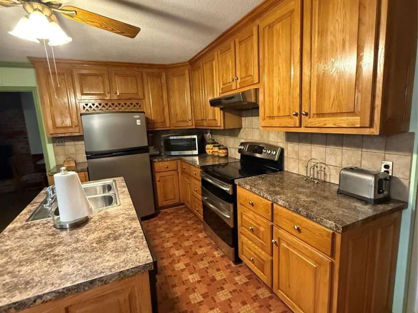 2015 39th Avenue, Hickory, NC 28601.  MLS# CAR4416463, YatesRealty ID 45674. 