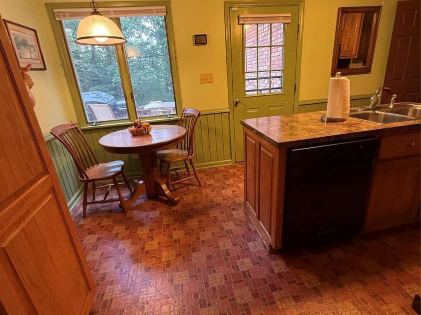 2015 39th Avenue, Hickory, NC 28601.  MLS# CAR4416463, YatesRealty ID 45674. 