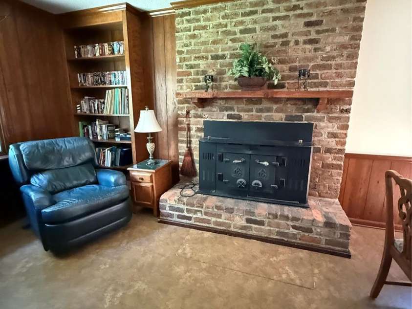 2015 39th Avenue, Hickory, NC 28601.  MLS# CAR4416463, YatesRealty ID 45674. 
