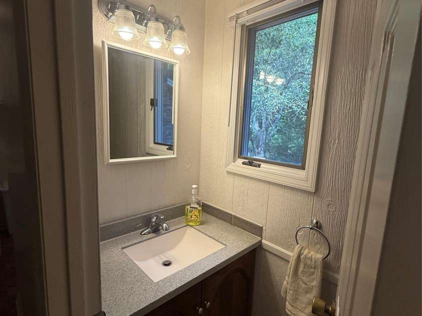 2015 39th Avenue, Hickory, NC 28601.  MLS# CAR4416463, YatesRealty ID 45674. 