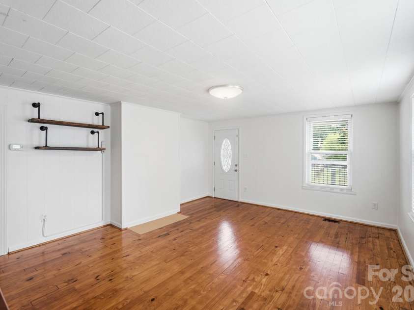 412 Link Street, Fort Mill, SC 29715.  MLS# CAR4416613, YatesRealty ID 45675. 