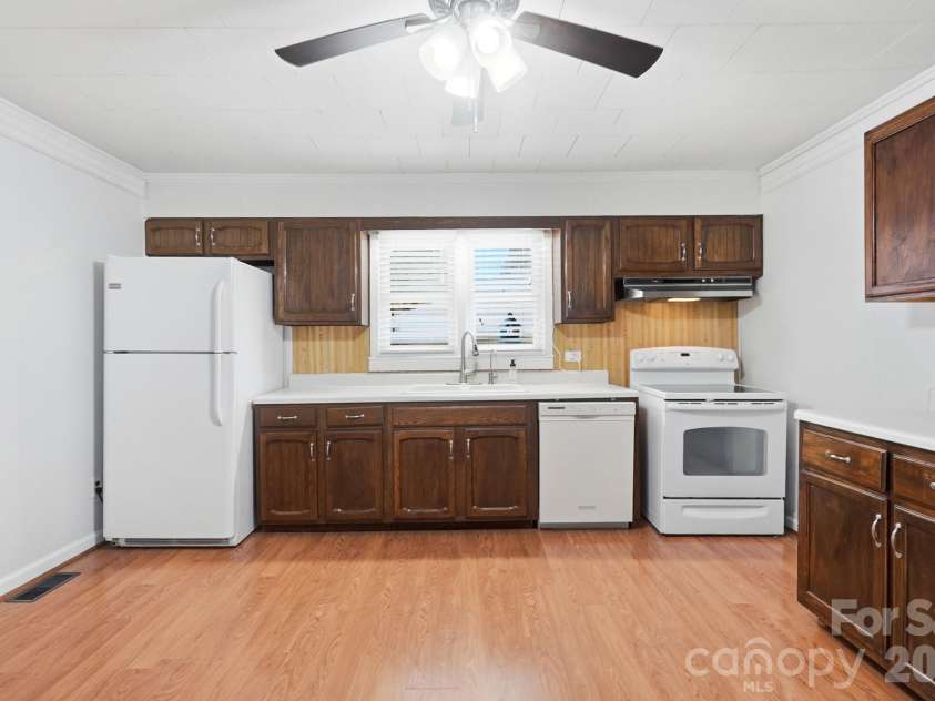 412 Link Street, Fort Mill, SC 29715.  MLS# CAR4416613, YatesRealty ID 45675. 