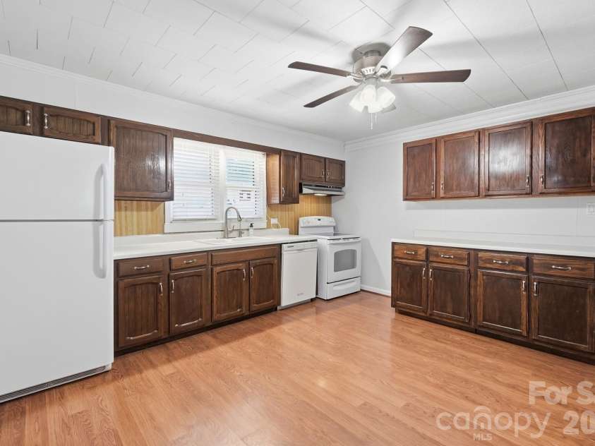 412 Link Street, Fort Mill, SC 29715.  MLS# CAR4416613, YatesRealty ID 45675. 