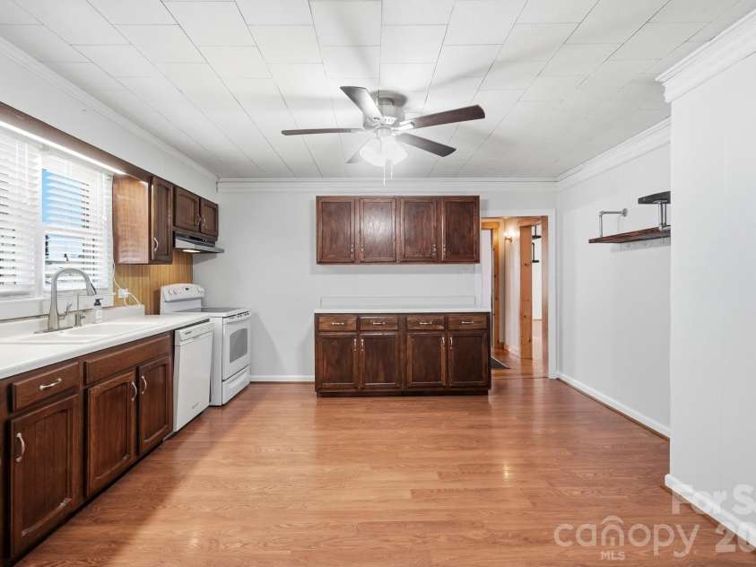 412 Link Street, Fort Mill, SC 29715.  MLS# CAR4416613, YatesRealty ID 45675. 
