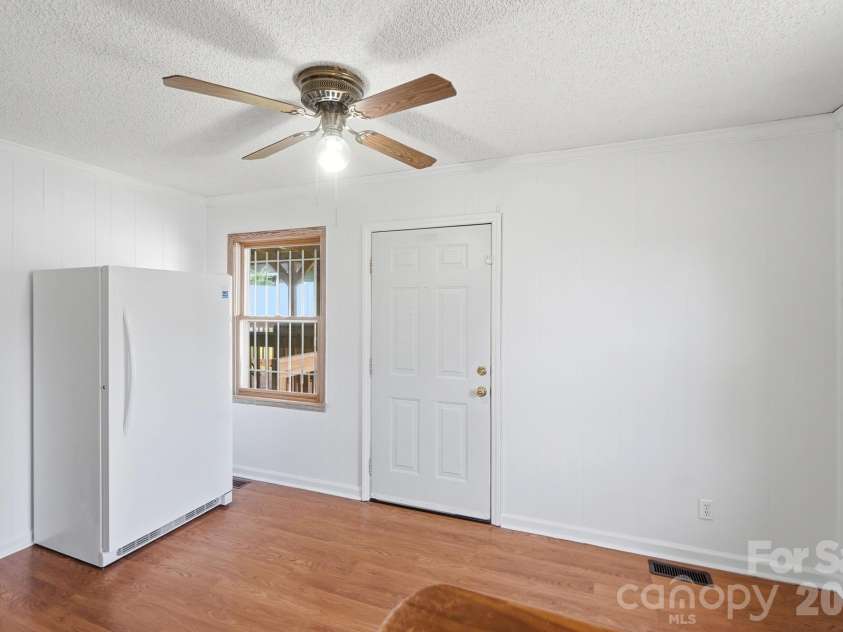 412 Link Street, Fort Mill, SC 29715.  MLS# CAR4416613, YatesRealty ID 45675. 