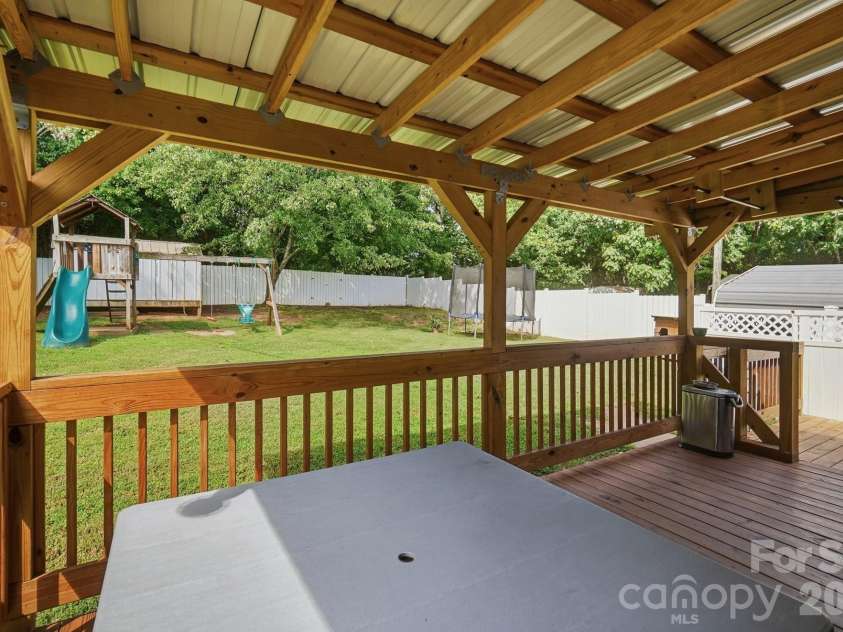 412 Link Street, Fort Mill, SC 29715.  MLS# CAR4416613, YatesRealty ID 45675. 