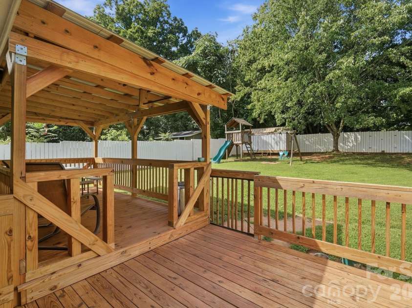 412 Link Street, Fort Mill, SC 29715.  MLS# CAR4416613, YatesRealty ID 45675. Large back deck space and a fully fenced-in backyard with side and back gates for easy access.