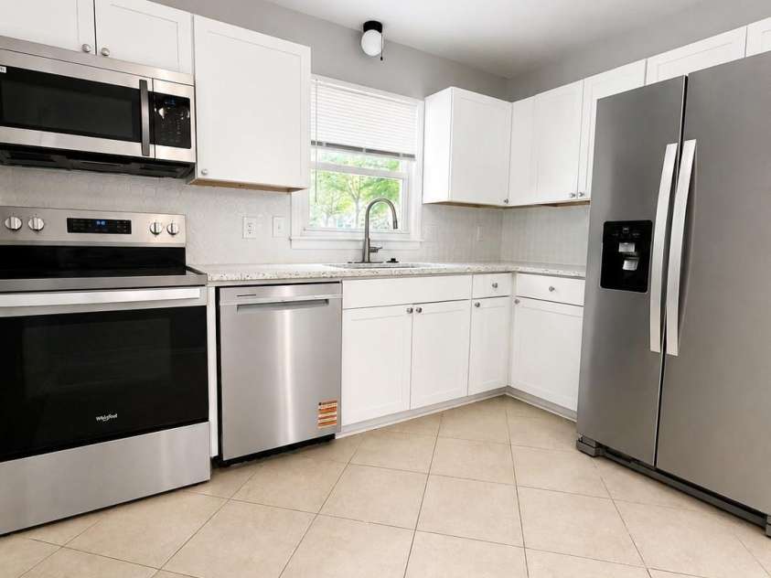8826 Leipzig Drive, Charlotte, NC 28210.  MLS# CAR4401179, YatesRealty ID 45678. Kitchen