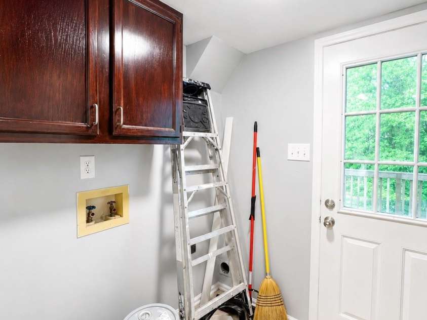 8826 Leipzig Drive, Charlotte, NC 28210.  MLS# CAR4401179, YatesRealty ID 45678. Laundry Room