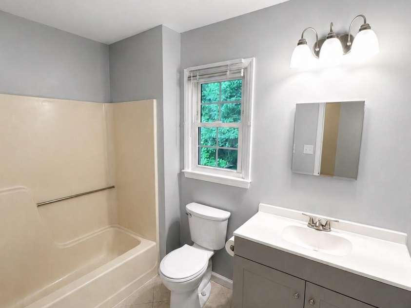 8826 Leipzig Drive, Charlotte, NC 28210.  MLS# CAR4401179, YatesRealty ID 45678. Secondary Full Bathroom