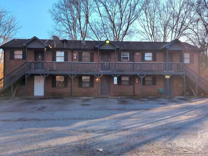 2403 Markwood Lane, Winston Salem, NC 27107.  MLS# CAR4243959, YatesRealty ID 4568. 