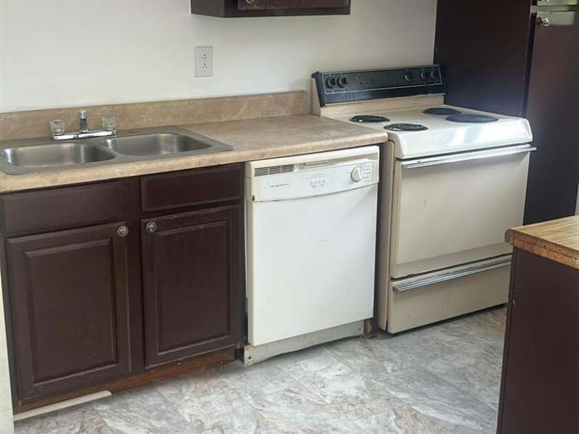 2403 Markwood Lane, Winston Salem, NC 27107.  MLS# CAR4243959, YatesRealty ID 4568. 