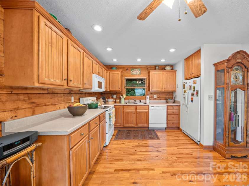 185 Blue Bird Lane, Spruce Pine, NC 28777.  MLS# CAR4416749, YatesRealty ID 45682. 