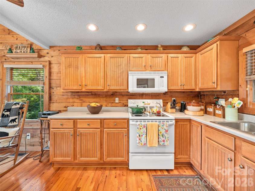 185 Blue Bird Lane, Spruce Pine, NC 28777.  MLS# CAR4416749, YatesRealty ID 45682. 