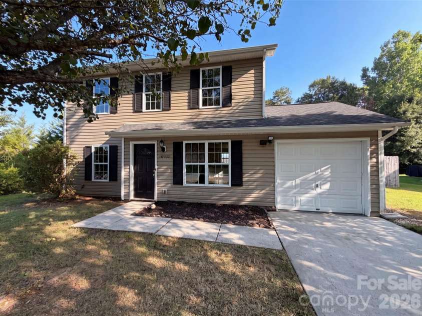 10933 Pointer Ridge Drive, Charlotte, NC 28214.  MLS# CAR4416762, YatesRealty ID 45683. 