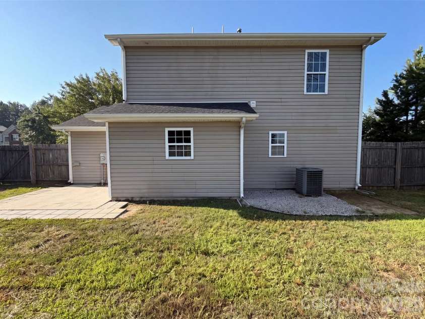 10933 Pointer Ridge Drive, Charlotte, NC 28214.  MLS# CAR4416762, YatesRealty ID 45683. 
