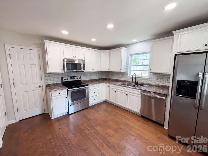 10933 Pointer Ridge Drive, Charlotte, NC 28214.  MLS# CAR4416762, YatesRealty ID 45683. 