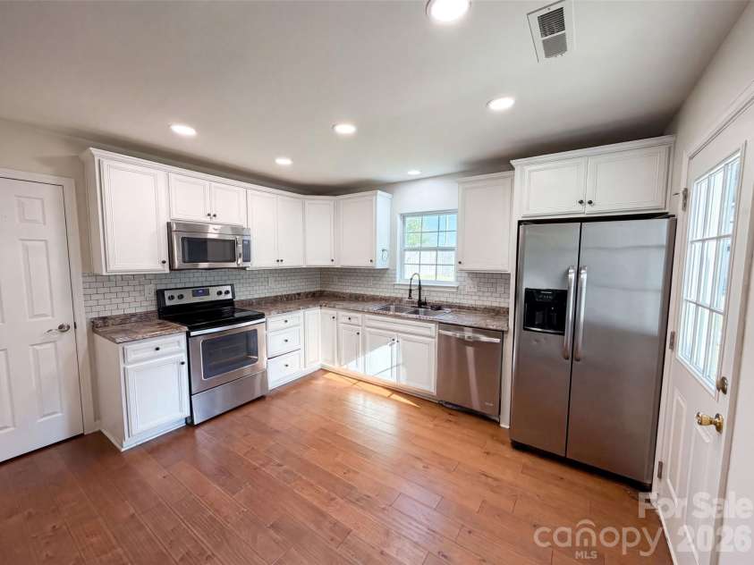 10933 Pointer Ridge Drive, Charlotte, NC 28214.  MLS# CAR4416762, YatesRealty ID 45683. 