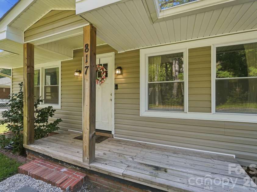 817 Dunlap Street, Lancaster, SC 29720.  MLS# CAR4416744, YatesRealty ID 45684. 