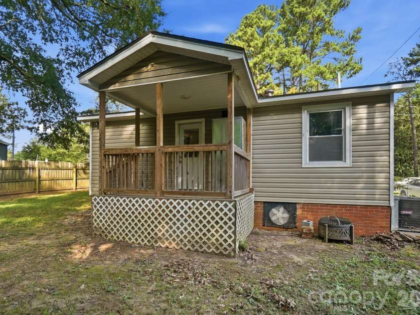 817 Dunlap Street, Lancaster, SC 29720.  MLS# CAR4416744, YatesRealty ID 45684. 