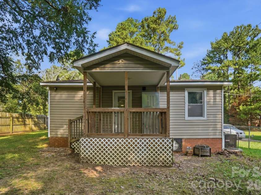 817 Dunlap Street, Lancaster, SC 29720.  MLS# CAR4416744, YatesRealty ID 45684. 