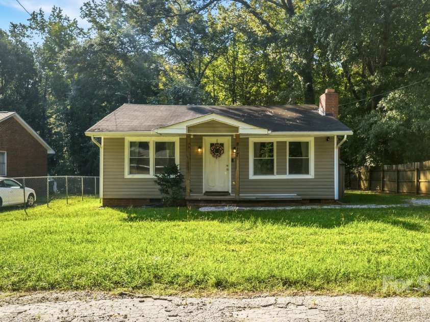 817 Dunlap Street, Lancaster, SC 29720.  MLS# CAR4416744, YatesRealty ID 45684. 