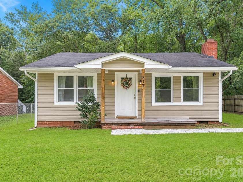 817 Dunlap Street, Lancaster, SC 29720.  MLS# CAR4416744, YatesRealty ID 45684. 