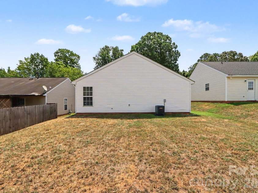 7035 Red Bud Circle, Charlotte, NC 28214.  MLS# CAR4406173, YatesRealty ID 45685. 