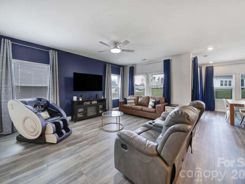 1117 Alicante Avenue, Charlotte, NC 28214.  MLS# CAR4409701, YatesRealty ID 45688. 