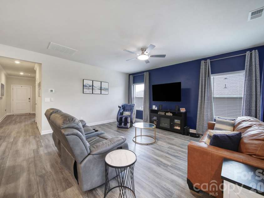 1117 Alicante Avenue, Charlotte, NC 28214.  MLS# CAR4409701, YatesRealty ID 45688. 