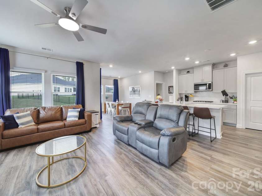 1117 Alicante Avenue, Charlotte, NC 28214.  MLS# CAR4409701, YatesRealty ID 45688. 