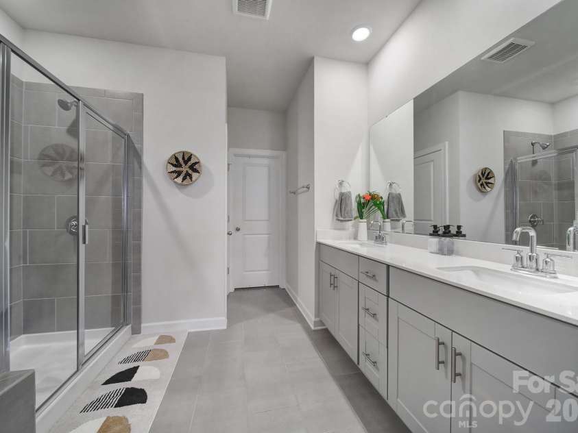 1117 Alicante Avenue, Charlotte, NC 28214.  MLS# CAR4409701, YatesRealty ID 45688. 