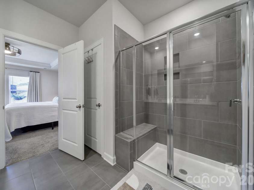 1117 Alicante Avenue, Charlotte, NC 28214.  MLS# CAR4409701, YatesRealty ID 45688. 