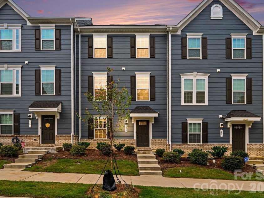2405 Autumn Olive Lane, Matthews, NC 28104.  MLS# CAR4416584, YatesRealty ID 45689. 