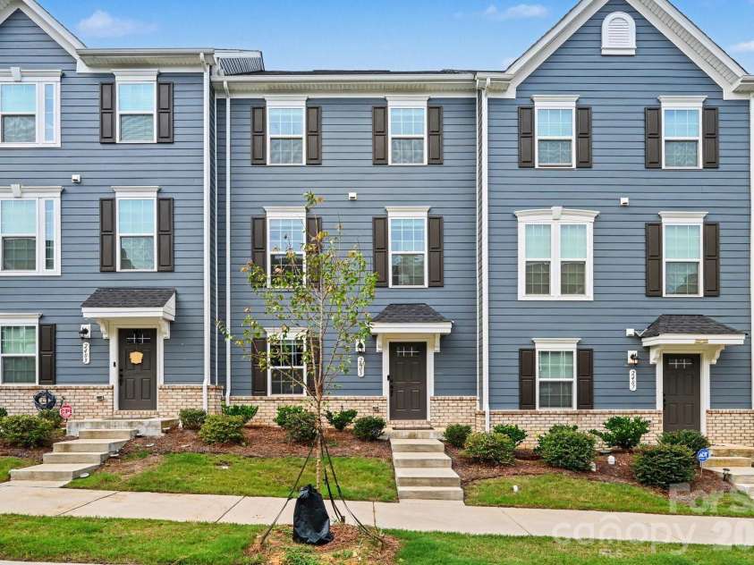 2405 Autumn Olive Lane, Matthews, NC 28104.  MLS# CAR4416584, YatesRealty ID 45689. 