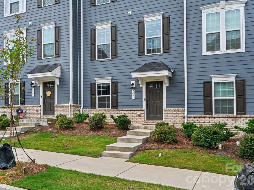 2405 Autumn Olive Lane, Matthews, NC 28104.  MLS# CAR4416584, YatesRealty ID 45689. 