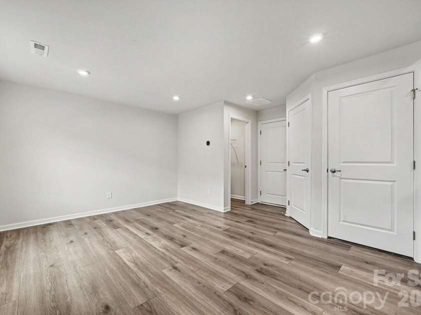 2405 Autumn Olive Lane, Matthews, NC 28104.  MLS# CAR4416584, YatesRealty ID 45689. 