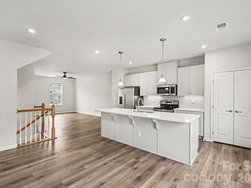 2405 Autumn Olive Lane, Matthews, NC 28104.  MLS# CAR4416584, YatesRealty ID 45689. 