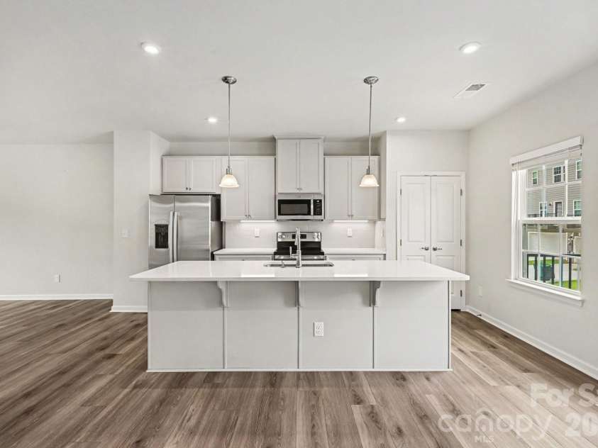 2405 Autumn Olive Lane, Matthews, NC 28104.  MLS# CAR4416584, YatesRealty ID 45689. 