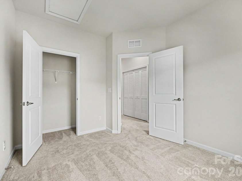 2405 Autumn Olive Lane, Matthews, NC 28104.  MLS# CAR4416584, YatesRealty ID 45689. 