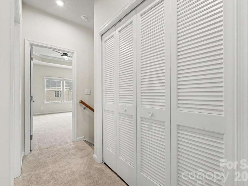 2405 Autumn Olive Lane, Matthews, NC 28104.  MLS# CAR4416584, YatesRealty ID 45689. 